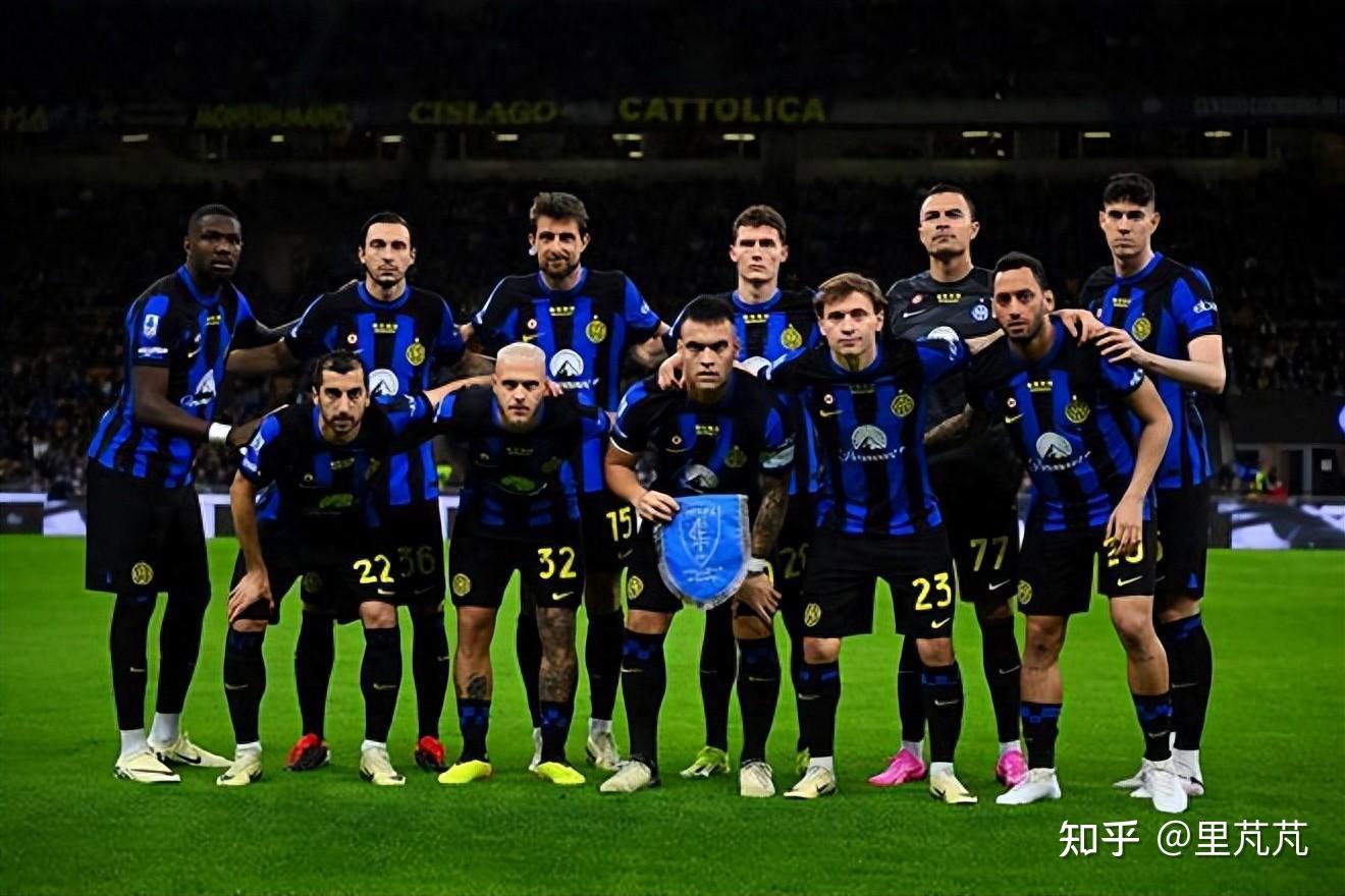 记者：申花队昨天傍晚抵达天津，出征的队伍中没有门将薛庆浩