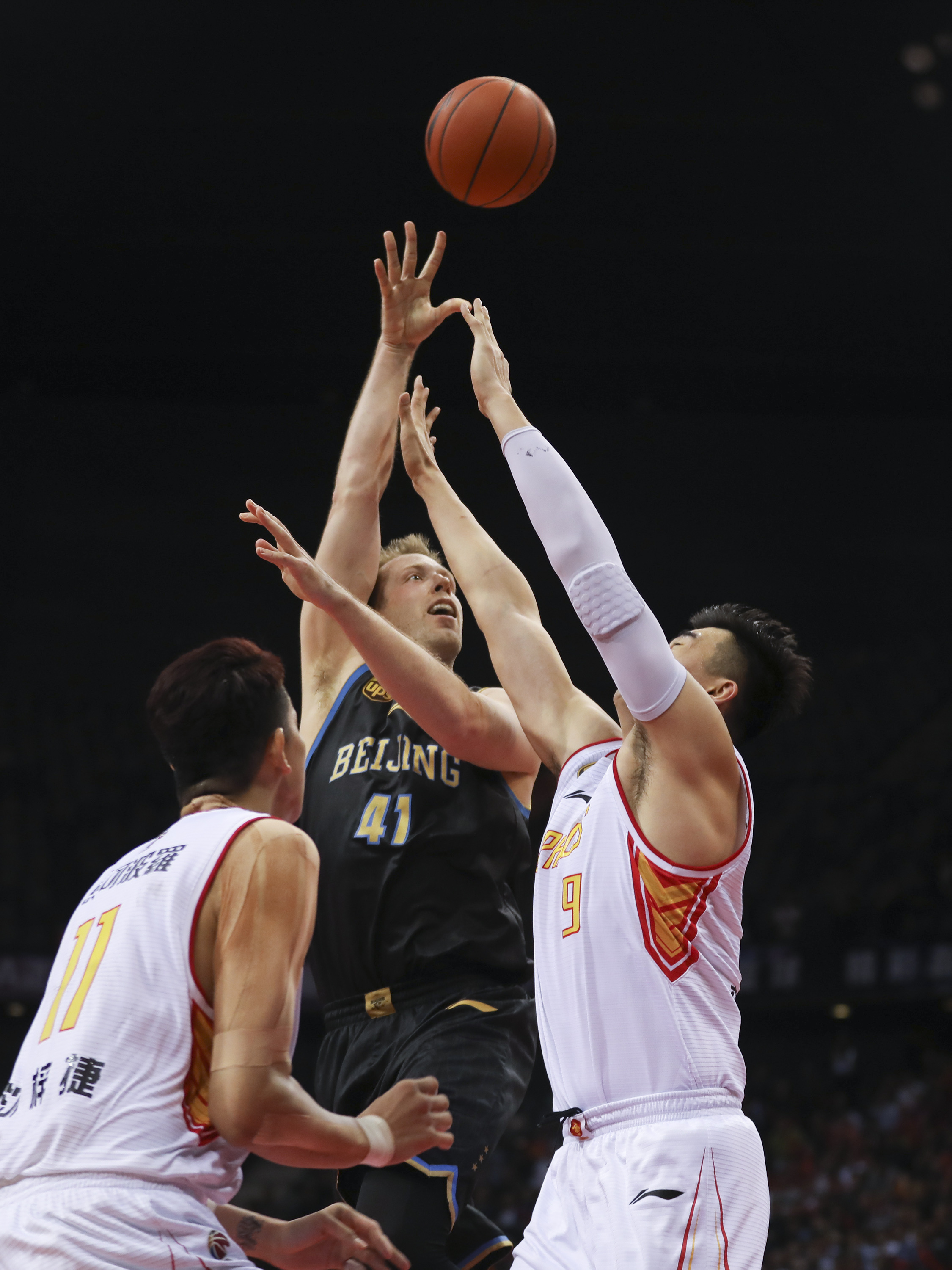 [NBA]库里31+6+7 勇士战胜雄鹿