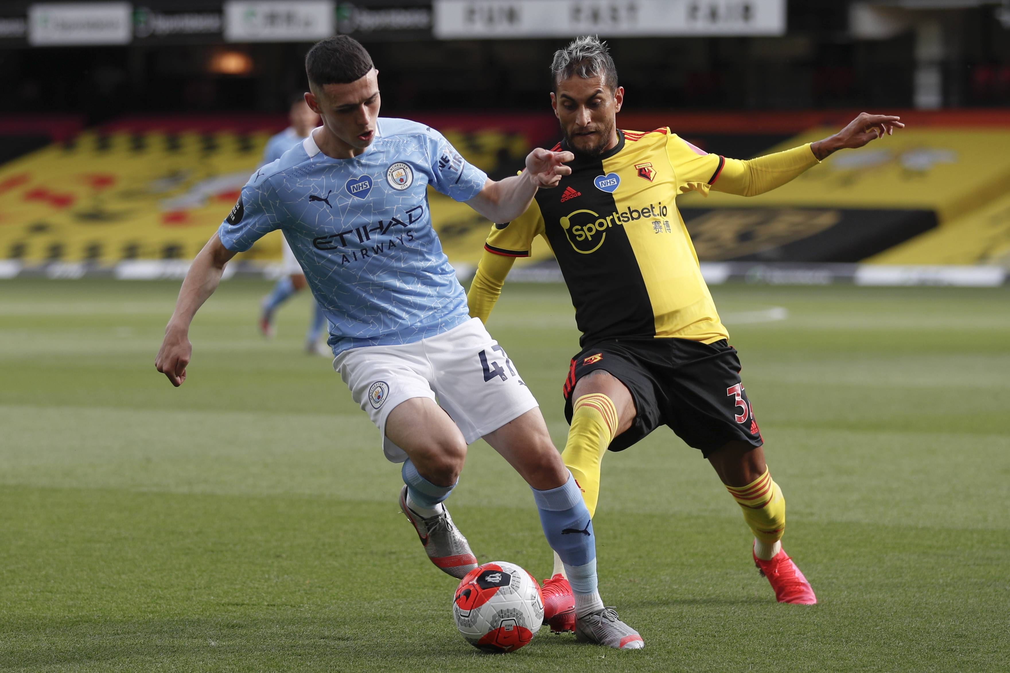 欧文突破防守送出制胜助攻