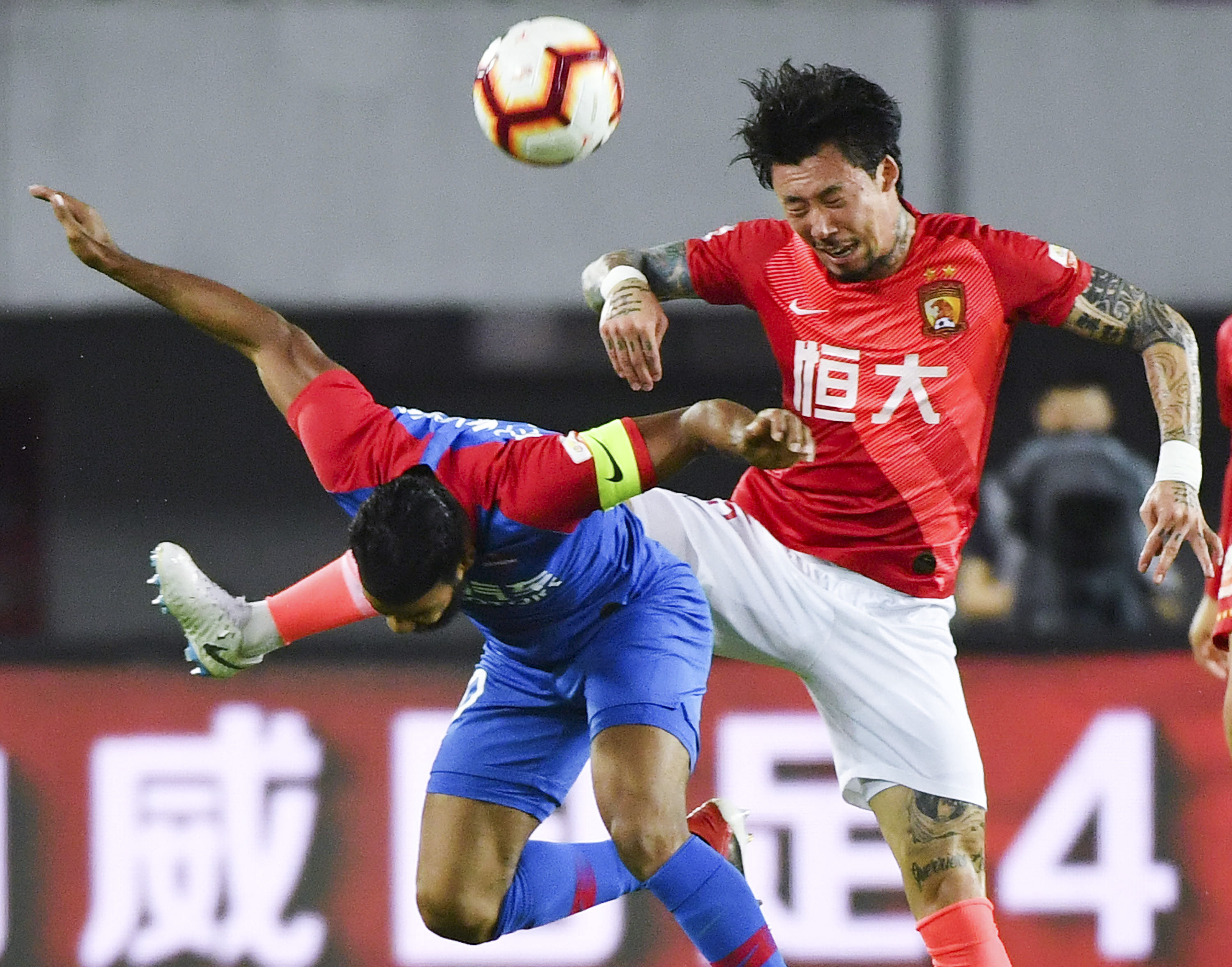 赫拉芬贝赫：我希望能继续和萨拉赫踢球，不知道未来会发生啥