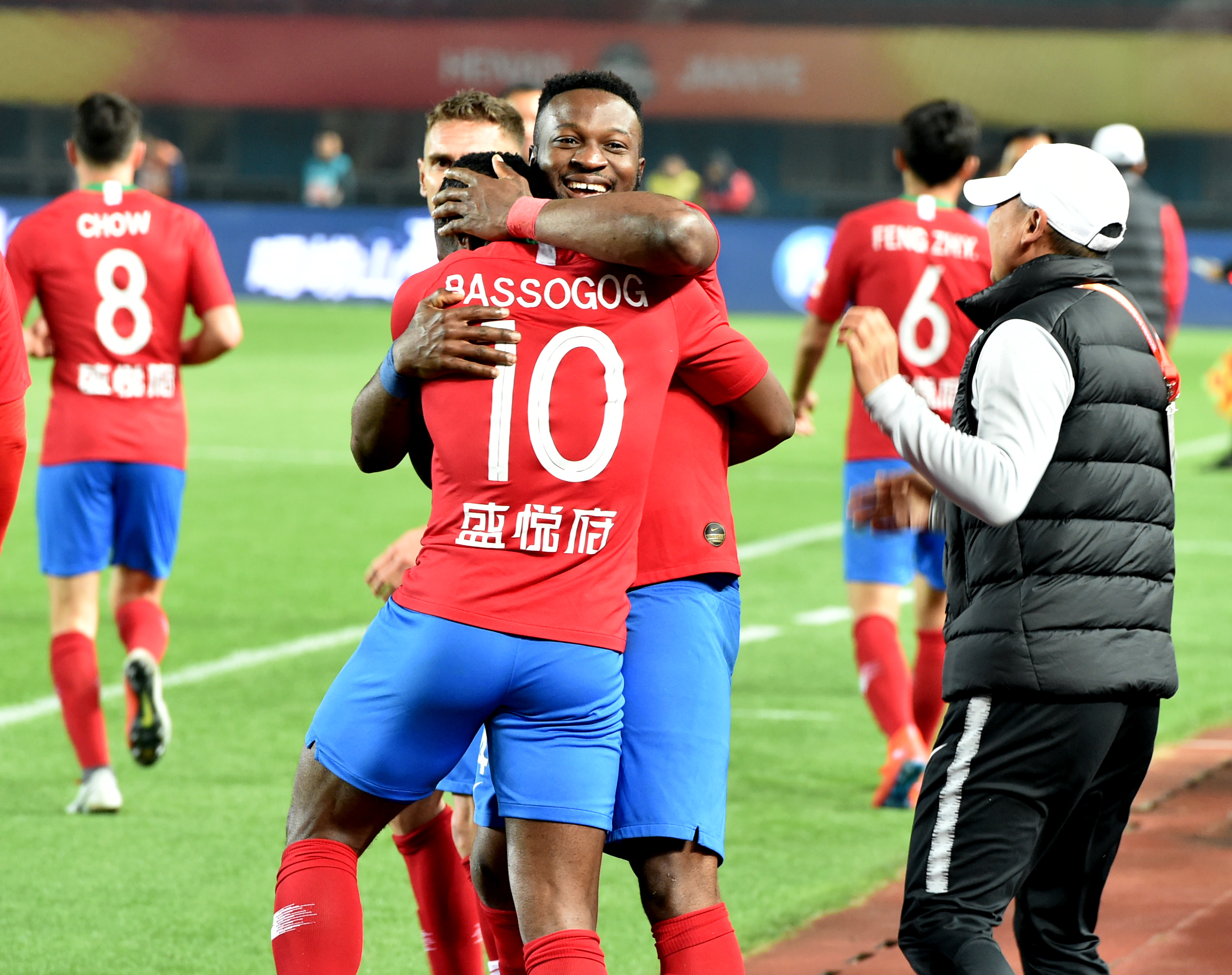 新疆下赛季算是废了！无控卫串联，外援无强解点，刘炜与助教争执